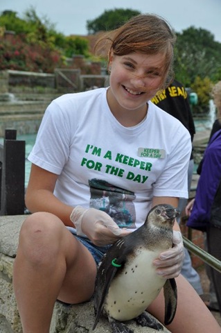 [Melissa Payne with young Penguin (resized) DSC_0495[9].jpg]