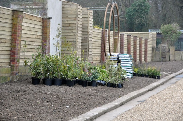 [Park's new frontage ready to be planted out 16 March 11[10].jpg]