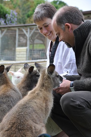 [Rachel & Simon feeding Wallabies DSC_0721[18].jpg]