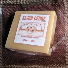 savon à l'huile essentielle de Cèdre de L'Himalaya savon à l'huile essentielle de Cèdre de L'Himalaya