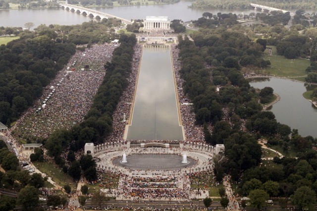 [Glenn Beck Rally Picture Guaranteed to Drive Media Crazy[4].jpg]
