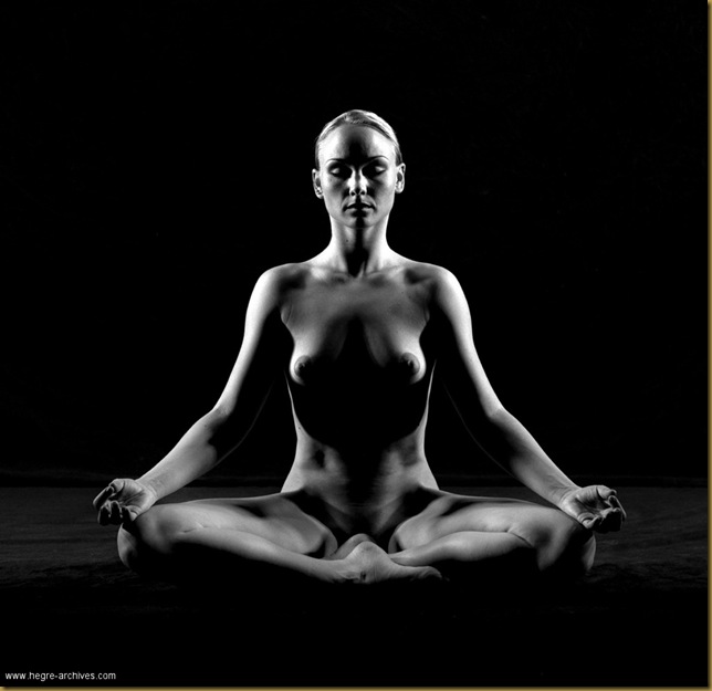 ioga Vibekeposing nude.posing nude_bw_016