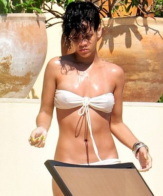 [rihanna_photo_gallery_024[3].jpg]