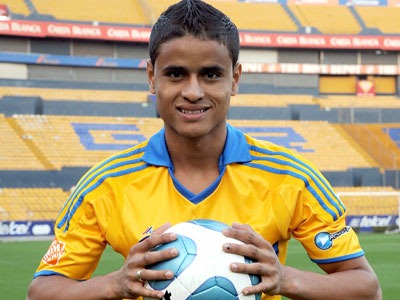 [1ca408a-everton-cardoso-400p[3].jpg]