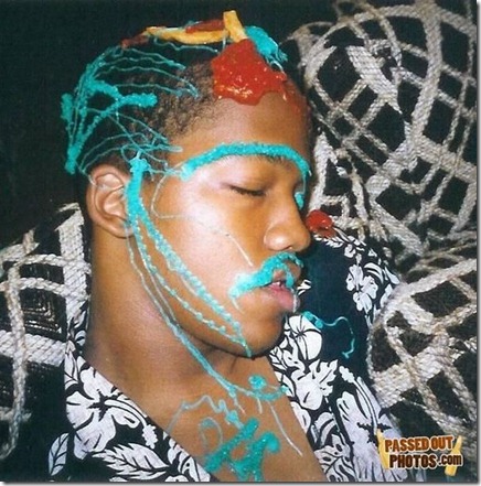 decorating_drunk_friends_03