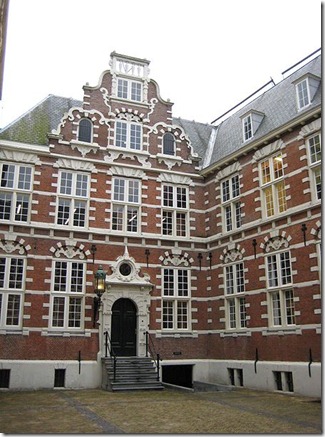 450px-VOC_amsterdam_building