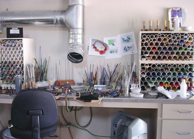 [147 office Lyn's lampwork bench[3].jpg]