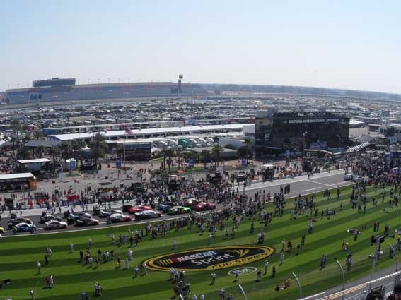 [nascar-1[5].jpg]