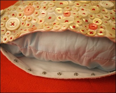 httpwww.craftstylish.comitem43021how-to-make-a-beautiful-button-pillow5