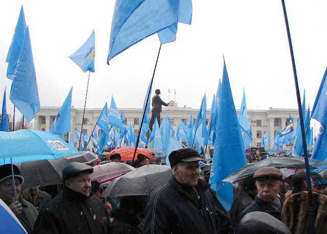 Виктор Янукович - президент Украины. %20034