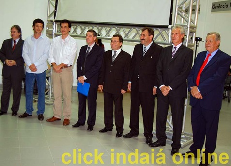 Autoridades e sócios da Nova Ivesa (Crédito: Fábio Alexandre)