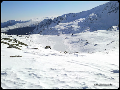 Lacul Bucura(2040m), cel mai mare lac glaciar din Romania - 8,90 ha Lacul Bucura(2040m), cel mai mare lac glaciar din Romania - 8,90 ha
