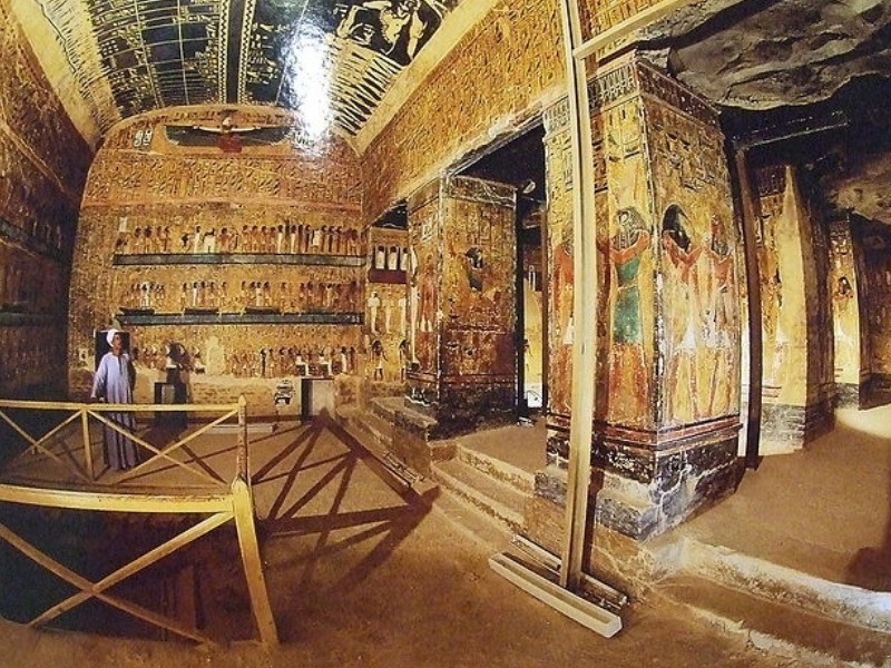 [A photograph of KV17, Seti I's well preserved royal tomb[4].jpg]