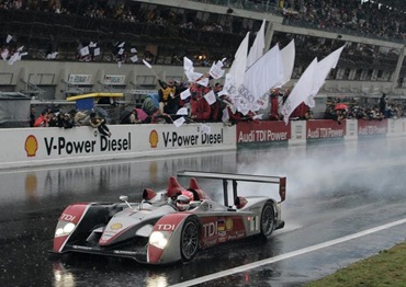 audi-r10-tdi-race-car-in-rain_w800