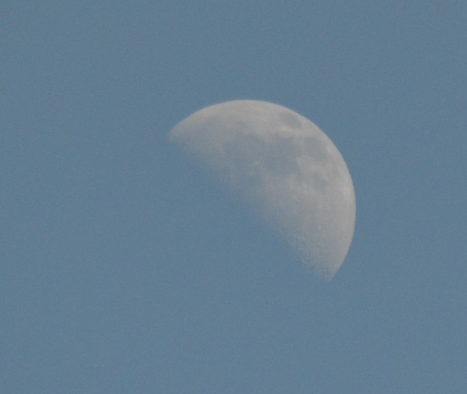[Moon a little closer[3].jpg]