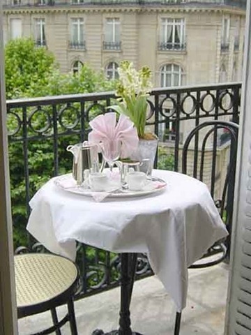 [Dining al fresco[3].jpg]