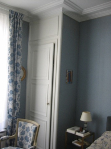 [Blue bedroom, closet[4].jpg]