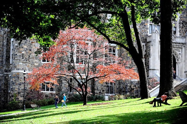 [Collegecampusfall3.jpg]