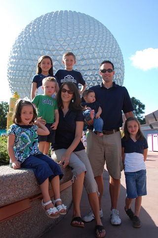 [Epcot family[7].jpg]