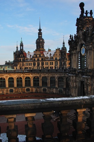[1 Dresdenbalcony2[7].jpg]