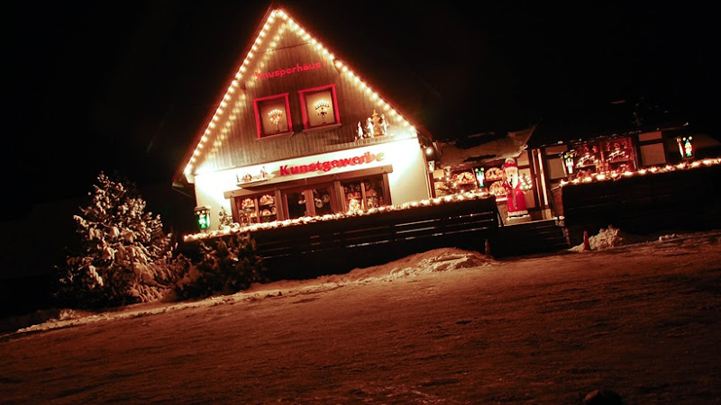 stores at night2