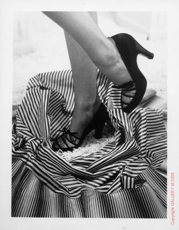 [leen_nina_shoes_and_stockings_1948_16x20_L[4].jpg]