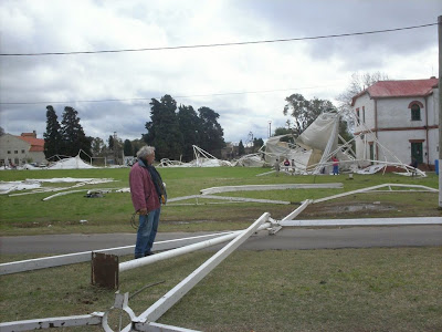 Un tornado azotó y tiró abajo las carpas de la Fiesta de los Sabores Criollos, 5 días antes del comienzo