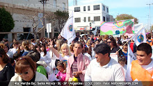 Decenas de escuelas participaron de la marcha convocada por la escuela Santa Monica