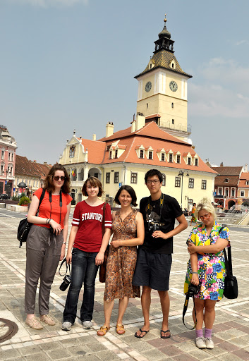 http://lh6.ggpht.com/_1fk34j8W6WU/TG166BPE95I/AAAAAAAABtg/Z42FfJjQCME/s512/Piata%20Sfatului_%20Brasov.jpg