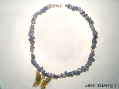 Colier din agate albastre si fluture din sticla Murano.