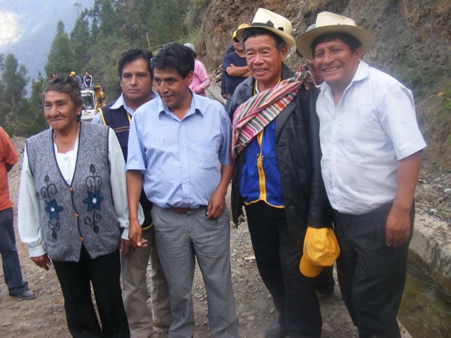 [presidente nelson chui con el alcalde provincial de yauyos y el consejero regional por yauyos[6].jpg]