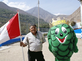[la mascota de la chirimoya en cumbe[3].jpg]