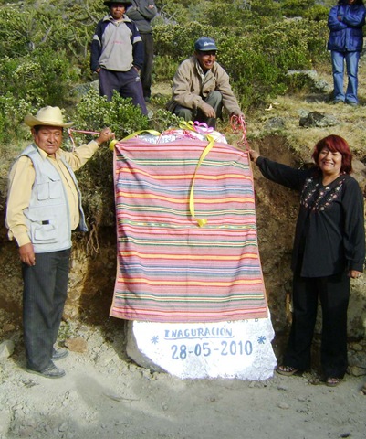 [ALCALDESA PROVINCIAL ROSA VÁSQUEZ Y ALCALDE DE SAN PEDRO DE CASTA GASTULO OBISPO FUERON PADRINOS DE PIEDRA RECORDATORIA[4].jpg]