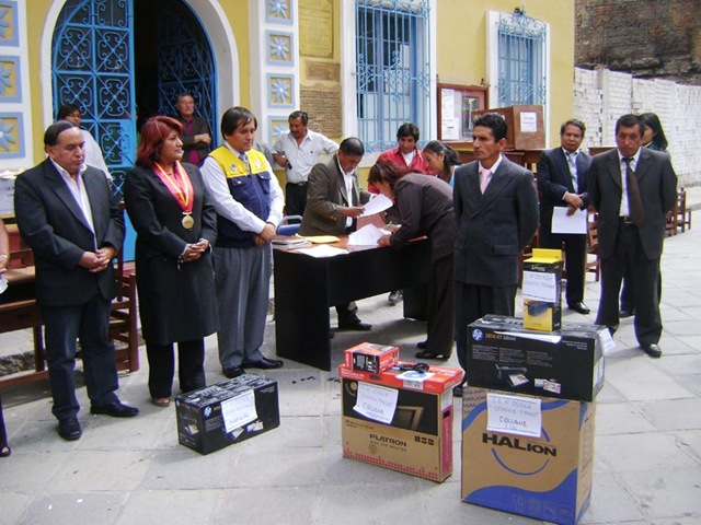 [entrega de mobiliarios y de equipos de oficina[4].jpg]