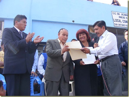 PRESIDENTE REGIONAL LUIS CUSTODIO JUNTO A LA CALDESA PROVINCIAL DE HUAROCHIRÍ, EL ALCALDE DE SAN ANTONIO Y EL PRESIDENTE DEL ANEXO 8 - 2