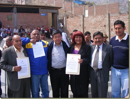 PRESIDENTE REGIONAL LUIS CUSTODIO JUNTO A LA CALDESA PROVINCIAL DE HUAROCHIRÍ, EL ALCALDE DE SAN ANTONIO, EL PRESIDENTE DEL ANEXO 8 Y EL CIUDADANO NELSON CHUI MEJÍA