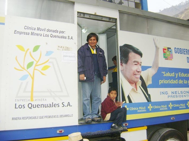 [EL DIRECTOR DE LA RED DE SALUD DE HUAROCHIRÍ, DR. JAVIER OSORIO OSORIO EN LA CLÍNICA MÓVIL[4].jpg]