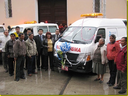 en la entrega de ambulancia para el hospital de matucana todos los dirigentes agradecieron al presidente regionald e lima y a la alcaldesa