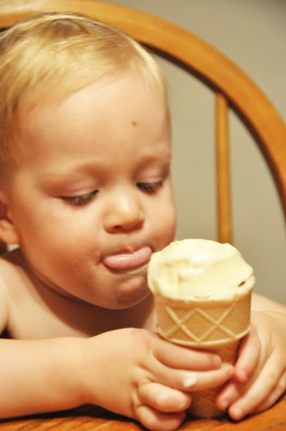 [andys first ice cream cone 040110[12].jpg]