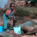  &ndash; Gathering water in Kabala (James Mansaray, photographer)