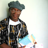  &ndash; Kabala doctor receiving medical supplies from Nazareth House Apostolate. ©2007 NHA JMansaray photographer