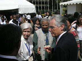 Ingrid Munro, Sam Daley-Haris, Mohamad Yunus