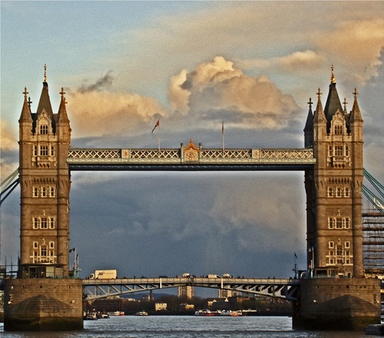 [london 272_edited-1[3].jpg]