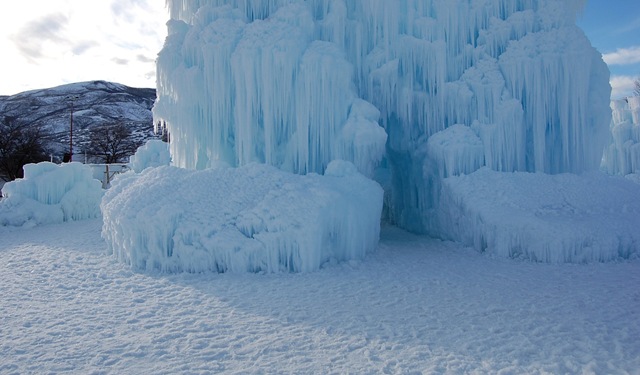 [midwayicecastle282.jpg]