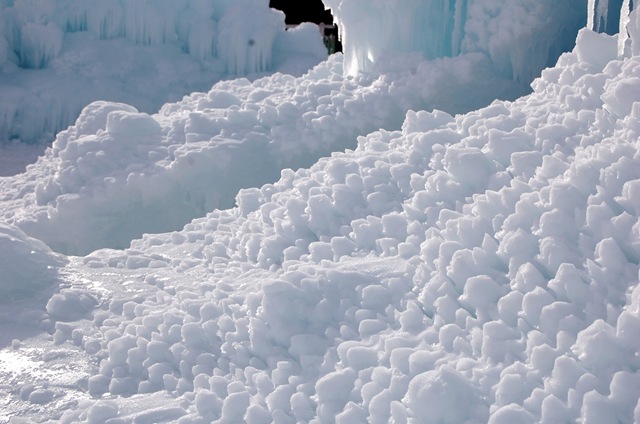 [midwayicecastle322.jpg]