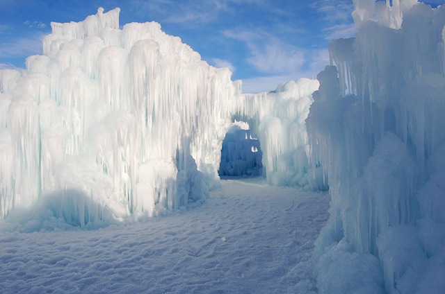 [midwayicecastle252.jpg]