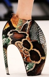 [648D466AB6B97C01_2562_16[6].jpg]