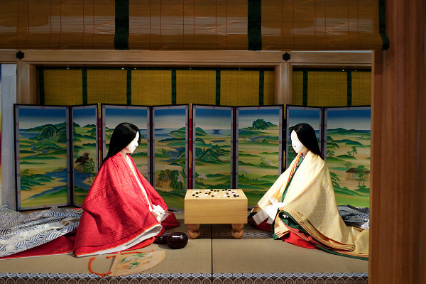 正在下棋的軒端荻和空蟬