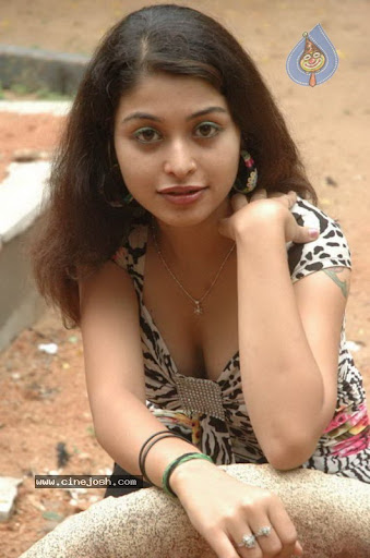 Naga Sri Hot Cleavage Photos