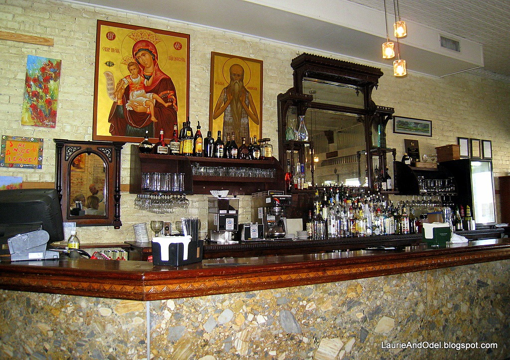 [The Cafe des Amis bar[3].jpg]